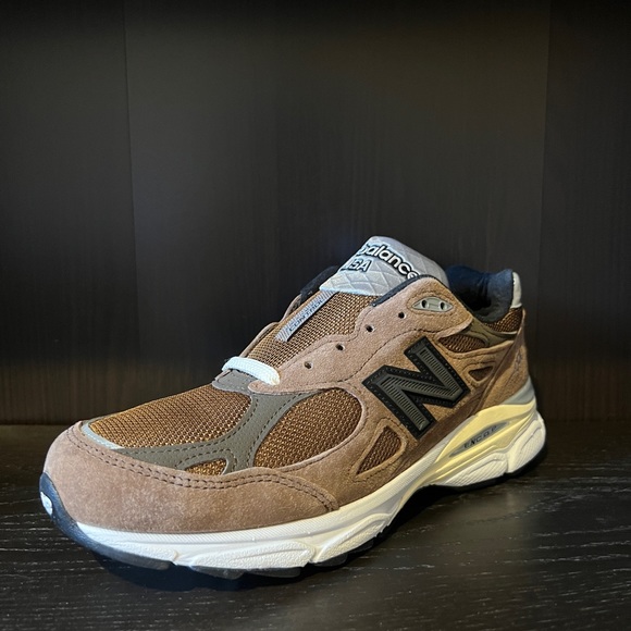 JJJJound x New Balance 990v3 miUSA « Montréal Exclusive « - Picture 1 of 5